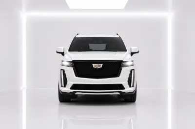 Dubai'da Beyaz Cadillac Escalade-V kiralayın