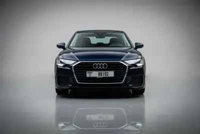 Dubai'de 2022 Model Mavi Audi A6 Kiralık