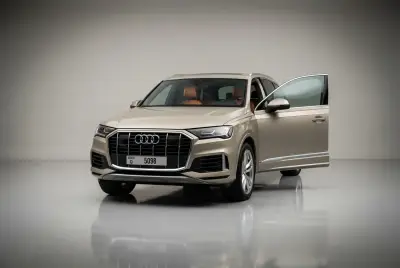 Dubai'de 2022 Model Bej Audi Q7 Kiralık