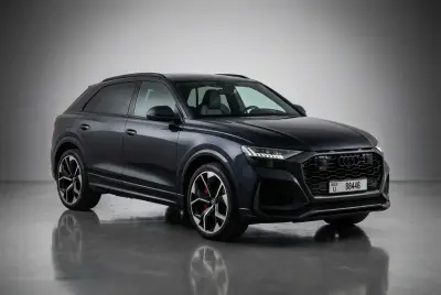 Dubai'de 2021 model Audi RSQ8 Siyah kiralık