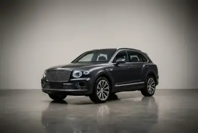Dubai'da 2021 model Gri Bentley Bentayga kiralık