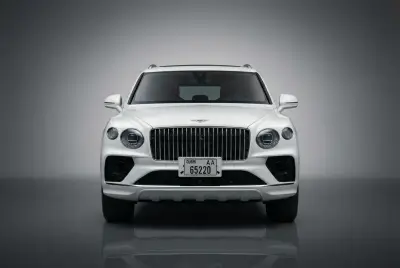 Dubai'de Beyaz Bentley Bentayga 2024 Kirala