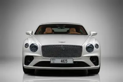 Dubai'de 2019 model Gümüş Bentley Continental GT kiralayın