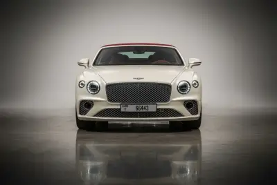 Dubai'de 2022 model Beyaz Bentley Continental GTC kiralayın