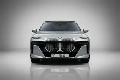 Dubai'de 2023 Gri BMW 735i Kirala