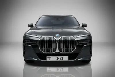 Dubai'de 2024 Siyah BMW 735i Kirala