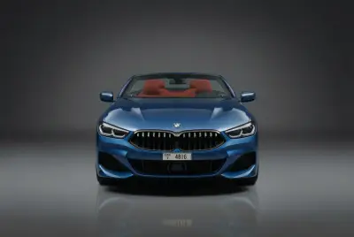 Dubai'de 2019 Model Mavi BMW 850i Araç Kiralama