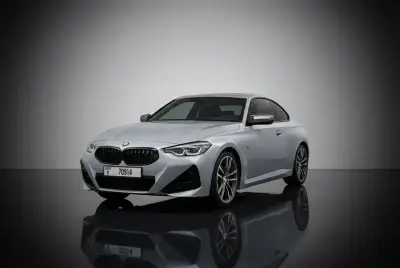Dubai'de 2023 Model Gri BMW M240i Kiralık