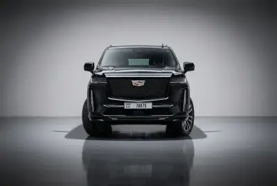 Dubai'de 2023 model Siyah Cadillac Escalade V kiralayın