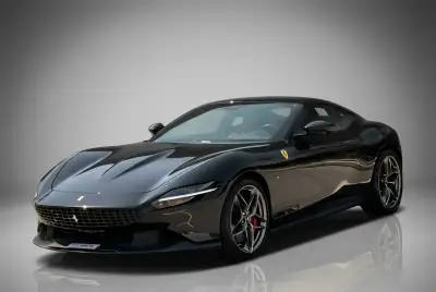 Dubai'de 2021 model siyah Ferrari Roma kiralayın
