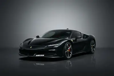 Dubai'de 2021 model siyah Ferrari SF90 Stradale kiralayın