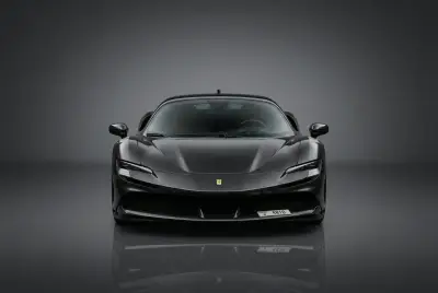 Dubai'de 2021 model gri Ferrari SF90 Stradale kiralayın