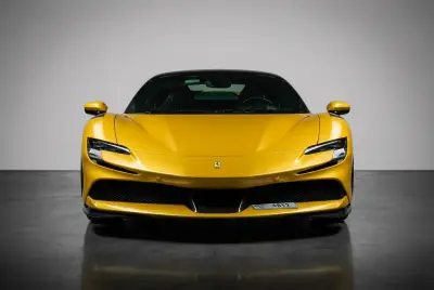 Dubai'de 2021 model Sarı Ferrari SF90 Stradale kiralık