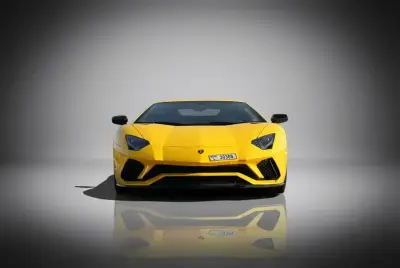 2021 model Lamborghini Aventador S Sarı'yı Dubai'de kiralayın