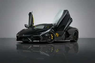 Dubai'de 2025 model Lamborghini Revuelto Siyah kiralık