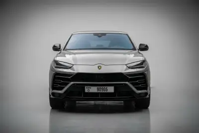 Dubai'de 2022 Model Gri Lamborghini Urus Kiralayın