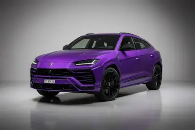 Dubai'da 2022 model Lamborghini Urus Mor kiralık