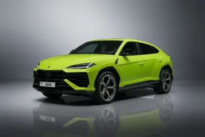 Dubai'de 2025 model SE Yeşil Lamborghini Urus kiralayın