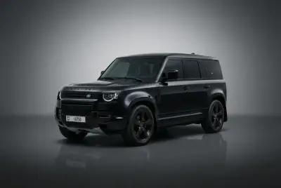 Dubai'de 2023 model Land Rover Defender V8 Siyah kiralık