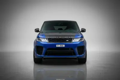 Dubai'da 2022 model Mavi Range Rover Sport SVR kiralayın