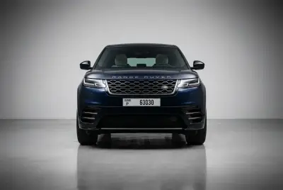 Dubai'de 2021 model Mavi Range Rover Velar kiralayın