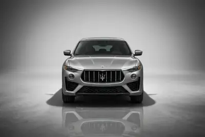 Maserati Levante Gri 2022'yi Dubai'de kiralayın