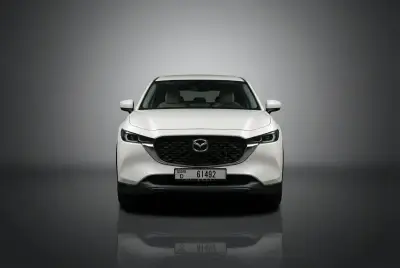 Dubai'de 2022 model Beyaz Mazda CX-5 kiralık