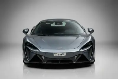 Dubai'de 2025 model Gri McLaren Artura kiralayın