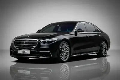 Dubai'de 2021 model Siyah Mercedes-Benz S500 kiralık