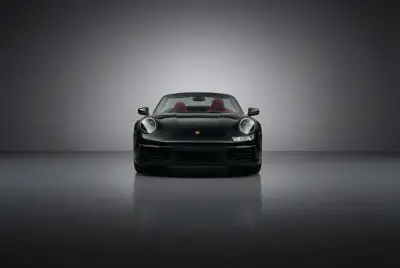 Dubai'da 2023 model siyah Porsche 911 Turbo S kiralık