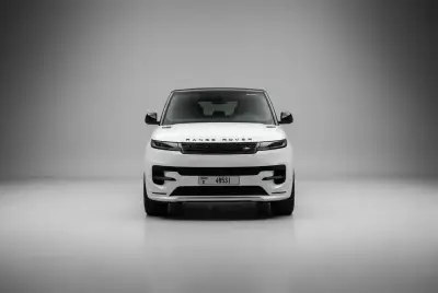 Dubai'de 2025 model Beyaz Range Rover Sport kiralık