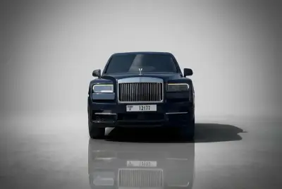 Dubai'de 2021 model Rolls-Royce Cullinan Mavi kiralık