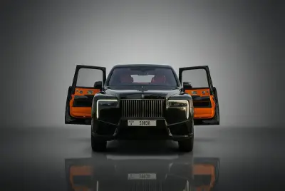 Dubai'de 2025 Model Siyah Rolls-Royce Cullinan Kirala