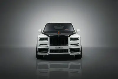 Dubai'de Kiralık Rolls-Royce Cullinan Mansory Beyaz 2021