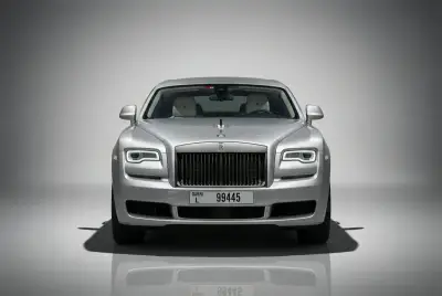 Dubai'da 2019 model Rolls-Royce Ghost Gümüş kiralık