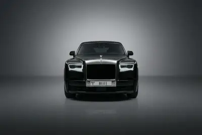 2022 Model Siyah Rolls-Royce Phantom'u Dubai'de Kiralayın