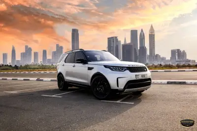 Land Rover Discovery Kiralayın Dubai'de