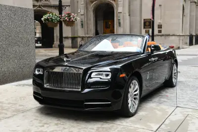 Dubai'de Rolls Royce Dawn Cabriolet Kiralayın
