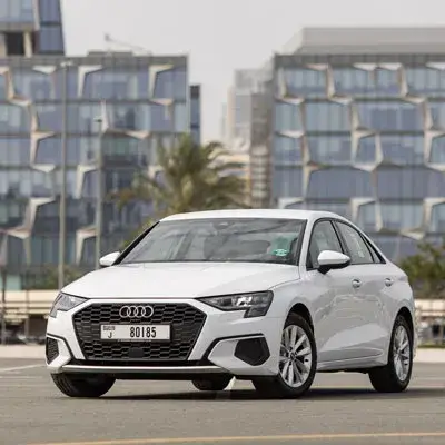 Dubai'de Beyaz Audi A3 kiralık