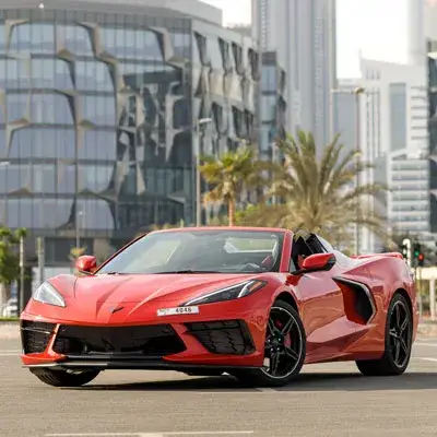 Dubai'de kırmızı Chevrolet Corvette kiralayın