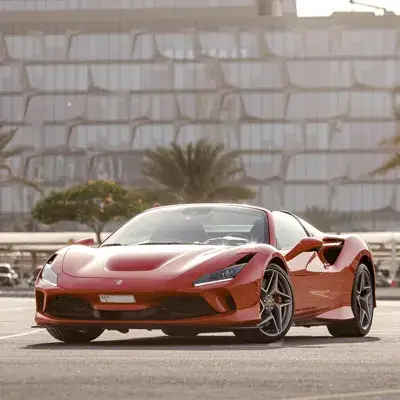 Dubai'de 2020 model Kırmızı Ferrari F8 Spider kiralayın