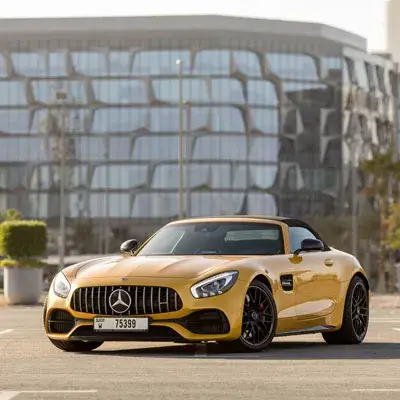Dubai'da Kiralık Mercedes GTC Cabriolet Sarı 2019