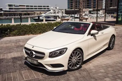 Dubai'de 2017 model Mercedes S500 Coupe Beyaz kiralayın