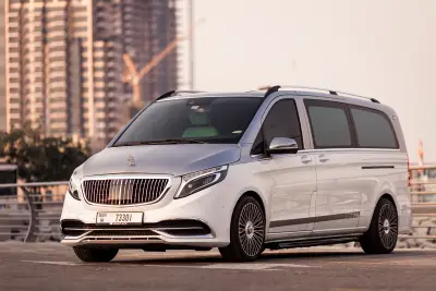 Dubai'de Mercedes V250 Maybach kiralayın
