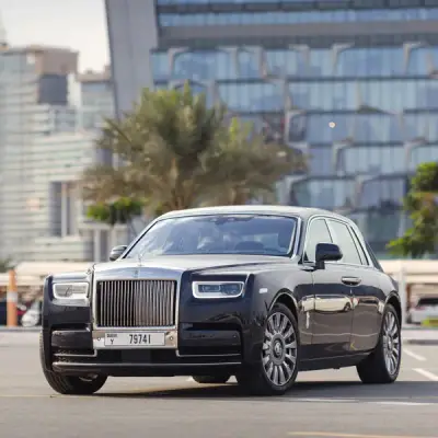 2023 Model Rolls Royce Phantom'u Dubai'de Kiralayın