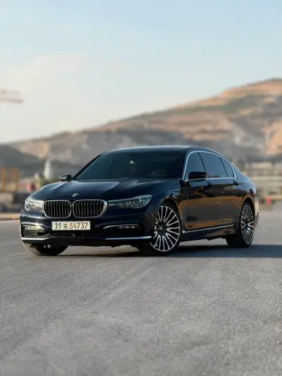 Rent 2016 BMW 7 Series in Black - Luxury Sedan