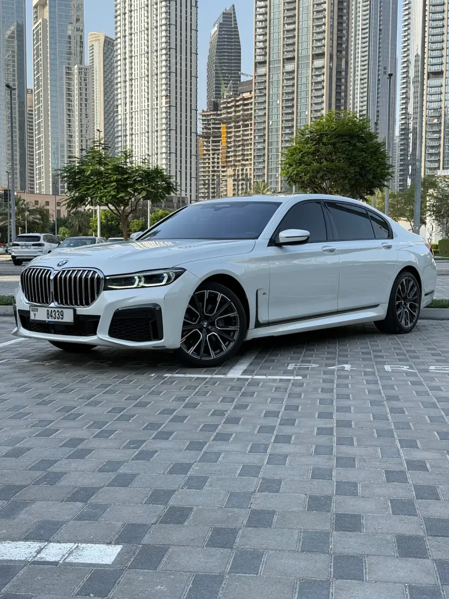 Rent BMW 730Li 2022 in Dubai — photo 4 of 12