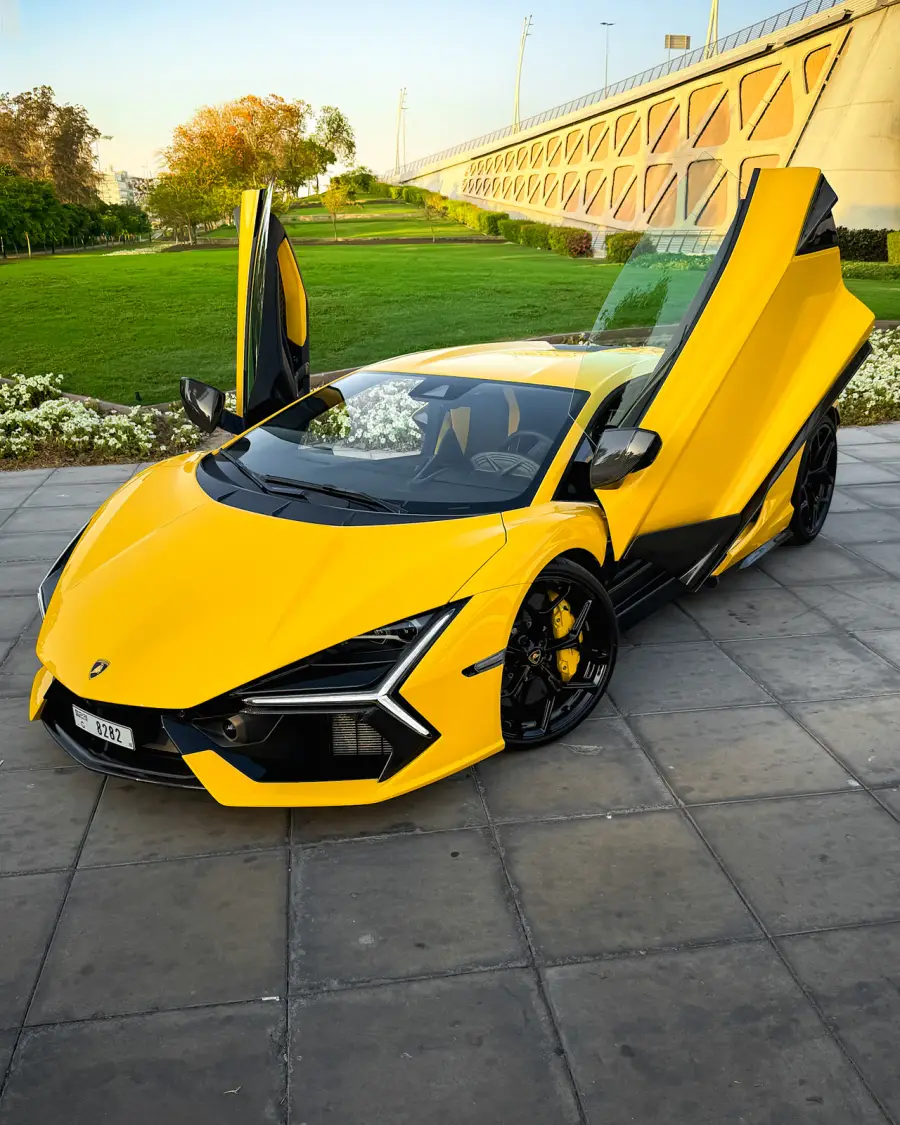 Rent Lamborghini Revuelto: The Apex of Performance 2024 in Dubai — photo 4 of 10