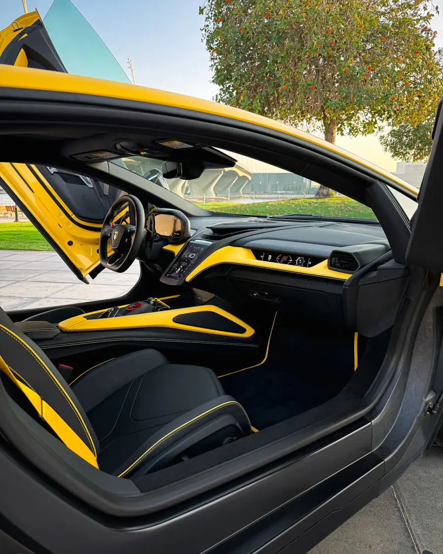 Rent Lamborghini Revuelto: The Apex of Performance 2024 in Dubai — photo 7 of 10