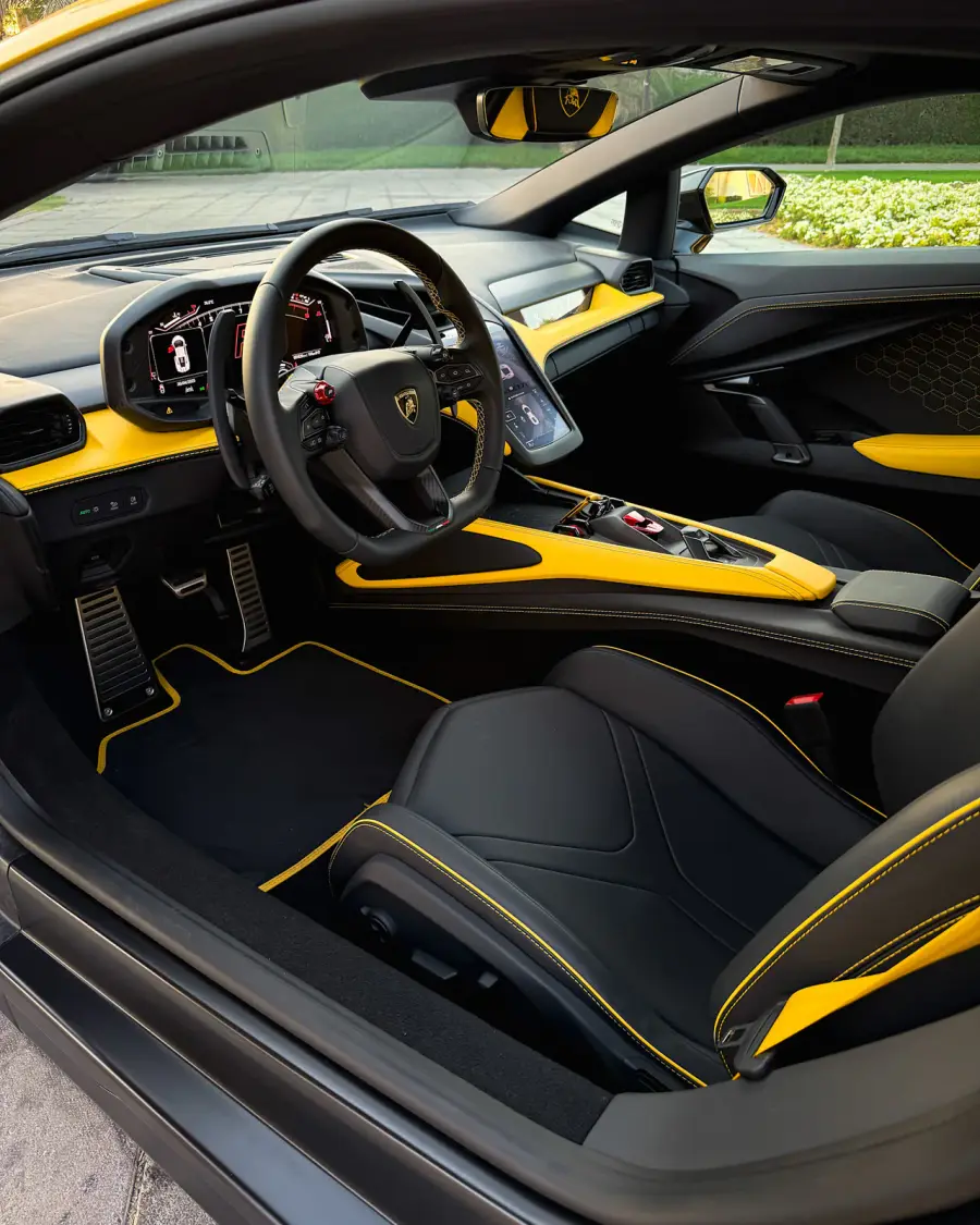 Rent Lamborghini Revuelto: The Apex of Performance 2024 in Dubai — photo 8 of 10